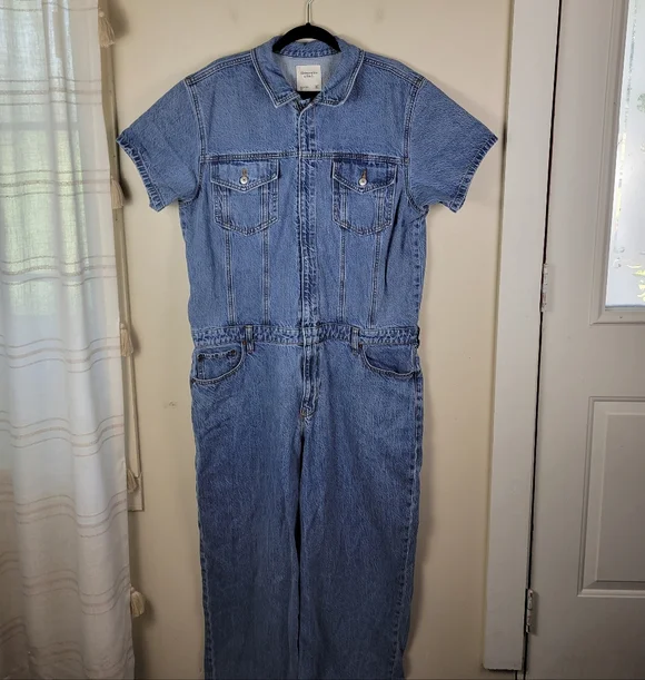 Abercrombie & Fitch Medium Wash Short Sleeve Straight Leg Tall Denim Jumpsuit - Picture 6 of 13